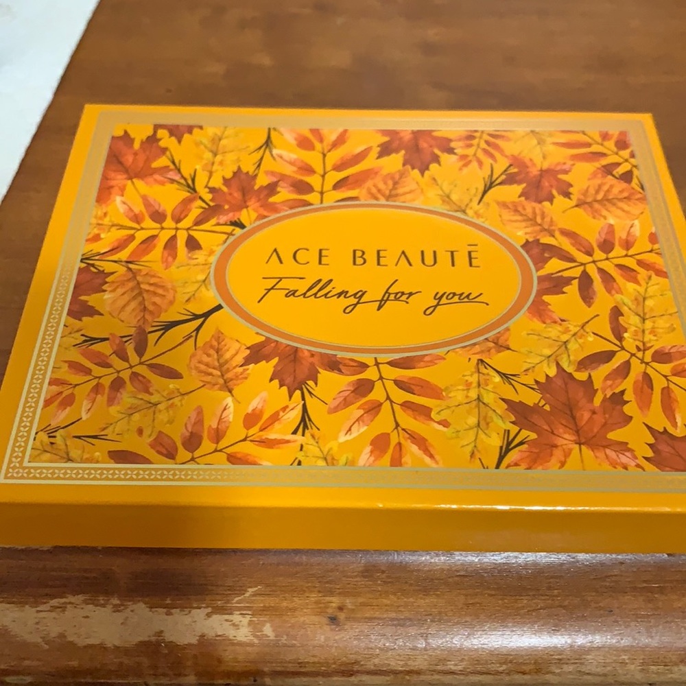 Eye shadow palette brand new.